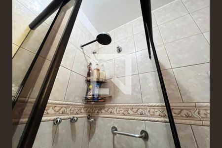 Casa de condomínio à venda com 700m², 4 quartos e 5 vagas Casa de condomínio à venda com 700m², 4 quartos e 5 vagasBanheiro Suite 01