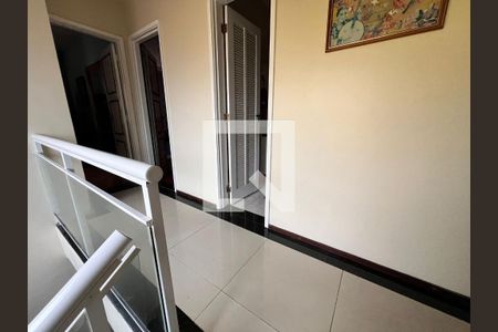 Casa de condomínio à venda com 700m², 4 quartos e 5 vagas Casa de condomínio à venda com 700m², 4 quartos e 5 vagasHall