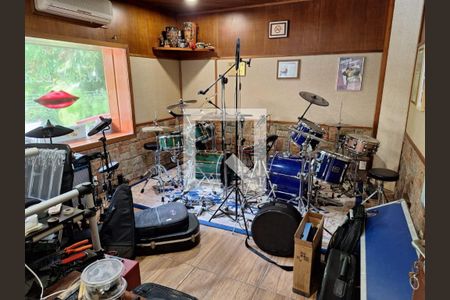 Casa de condomínio à venda com 700m², 4 quartos e 5 vagas Casa de condomínio à venda com 700m², 4 quartos e 5 vagasEstudio