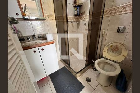 Casa de condomínio à venda com 700m², 4 quartos e 5 vagas Casa de condomínio à venda com 700m², 4 quartos e 5 vagasBanheiro Suite 01