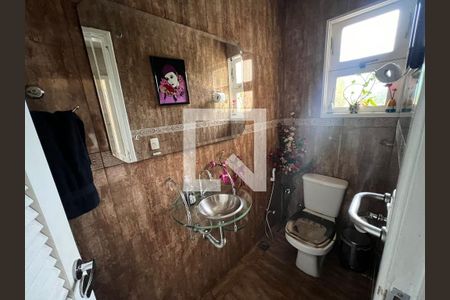 Casa de condomínio à venda com 700m², 4 quartos e 5 vagas Casa de condomínio à venda com 700m², 4 quartos e 5 vagasLavabo