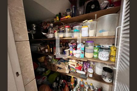 Casa de condomínio à venda com 700m², 4 quartos e 5 vagas Casa de condomínio à venda com 700m², 4 quartos e 5 vagasDispensa