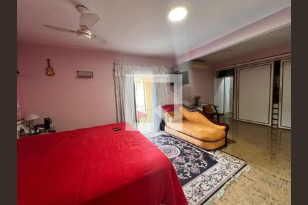 Casa de condomínio à venda com 700m², 4 quartos e 5 vagas Casa de condomínio à venda com 700m², 4 quartos e 5 vagasSuite 02