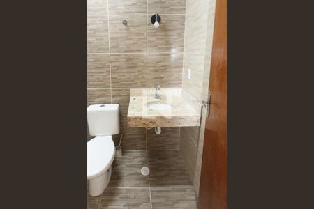 Casa à venda com 200m², 3 quartos e 2 vagas Casa à venda com 200m², 3 quartos e 2 vagasBanheiro