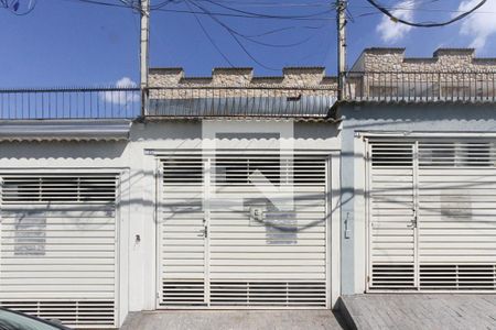 Casa à venda com 200m², 3 quartos e 2 vagas Casa à venda com 200m², 3 quartos e 2 vagasFachada