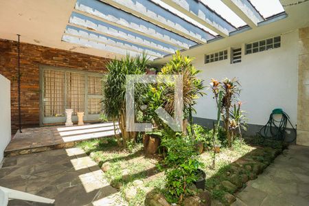 Casa à venda com 337m², 3 quartos e 4 vagas Casa à venda com 337m², 3 quartos e 4 vagasQuintal