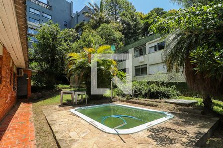 Casa à venda com 337m², 3 quartos e 4 vagas Casa à venda com 337m², 3 quartos e 4 vagasPiscina