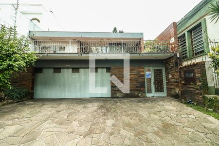 Casa à venda com 337m², 3 quartos e 4 vagas Casa à venda com 337m², 3 quartos e 4 vagasFachada