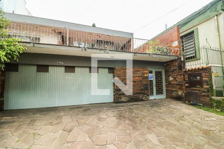 Casa à venda com 337m², 3 quartos e 4 vagas Casa à venda com 337m², 3 quartos e 4 vagasFachada