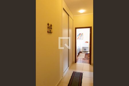 Casa à venda com 180m², 3 quartos e 4 vagas Casa à venda com 180m², 3 quartos e 4 vagasROUPEIRO/CORREDOR