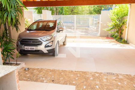 Casa à venda com 180m², 3 quartos e 4 vagas Casa à venda com 180m², 3 quartos e 4 vagasÁREA EXTERNA FRENTE