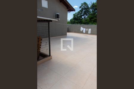 Casa à venda com 180m², 3 quartos e 4 vagas Casa à venda com 180m², 3 quartos e 4 vagasÁREA EXTERNA FUNDOS