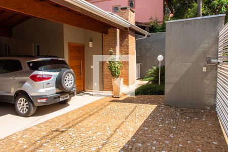 Casa à venda com 180m², 3 quartos e 4 vagas Casa à venda com 180m², 3 quartos e 4 vagasÁREA EXTERNA FRENTE