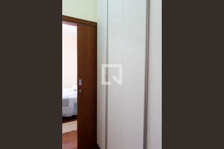 Casa à venda com 180m², 3 quartos e 4 vagas Casa à venda com 180m², 3 quartos e 4 vagasCLOSET