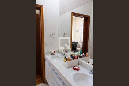 Casa à venda com 180m², 3 quartos e 4 vagas Casa à venda com 180m², 3 quartos e 4 vagasBANHEIRO