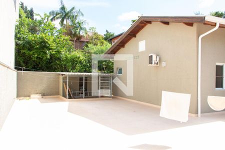 Casa à venda com 180m², 3 quartos e 4 vagas Casa à venda com 180m², 3 quartos e 4 vagasÁREA EXTERNA FUNDOS