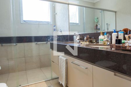 Casa de condomínio à venda com 480m², 3 quartos e 5 vagasBanheiro da Suíte 1