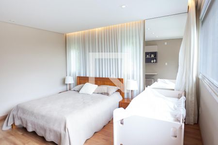 Casa de condomínio à venda com 480m², 3 quartos e 5 vagasSuíte 2