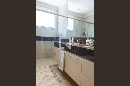 Casa de condomínio à venda com 480m², 3 quartos e 5 vagasBanheiro da Suíte 1