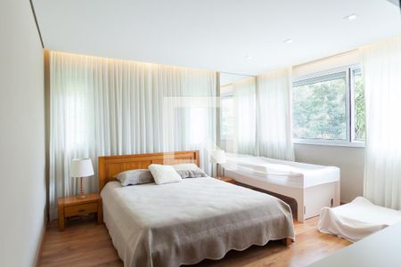 Casa de condomínio à venda com 480m², 3 quartos e 5 vagasSuíte 2