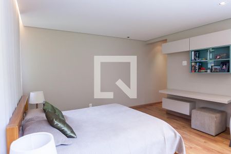 Casa de condomínio à venda com 480m², 3 quartos e 5 vagasSuíte 3