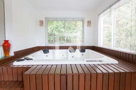 Casa de condomínio à venda com 480m², 3 quartos e 5 vagasHidromassagem 