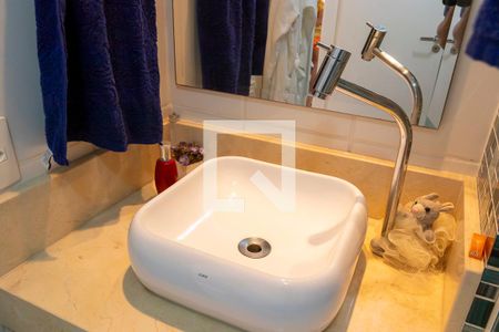 Apartamento à venda com 80m², 3 quartos e 2 vagasBanheiro social