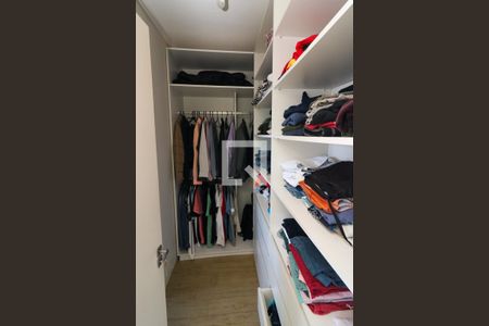 Casa à venda com 136m², 3 quartos e 2 vagas Casa à venda com 136m², 3 quartos e 2 vagasCloset da suíte 1