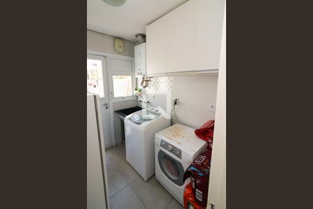 Casa à venda com 136m², 3 quartos e 2 vagas Casa à venda com 136m², 3 quartos e 2 vagasÁrea de Serviço