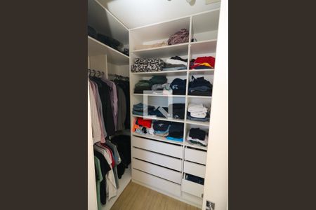 Casa à venda com 136m², 3 quartos e 2 vagas Casa à venda com 136m², 3 quartos e 2 vagasCloset da suíte 1