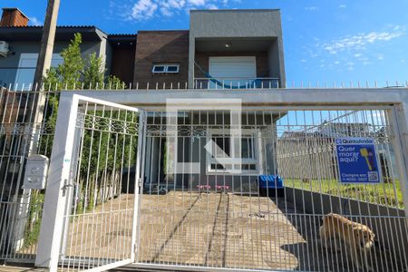 Casa à venda com 136m², 3 quartos e 2 vagas Casa à venda com 136m², 3 quartos e 2 vagasFachada