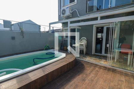 Casa à venda com 136m², 3 quartos e 2 vagas Casa à venda com 136m², 3 quartos e 2 vagasPiscina