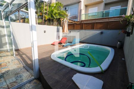 Casa à venda com 136m², 3 quartos e 2 vagas Casa à venda com 136m², 3 quartos e 2 vagasPiscina