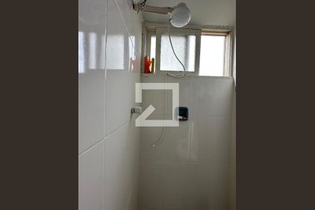 Banheiro de kitnet/studio para alugar com 1 quarto, 30m² em Laranjeiras, Rio de Janeiro