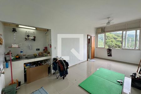 Sala/Quarto de kitnet/studio para alugar com 1 quarto, 30m² em Laranjeiras, Rio de Janeiro