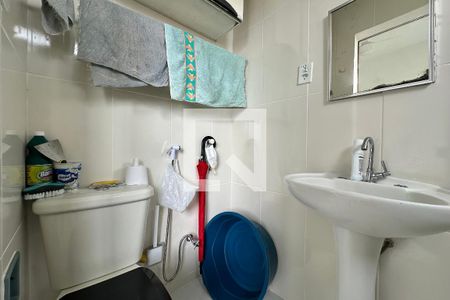 Banheiro de kitnet/studio para alugar com 1 quarto, 30m² em Laranjeiras, Rio de Janeiro