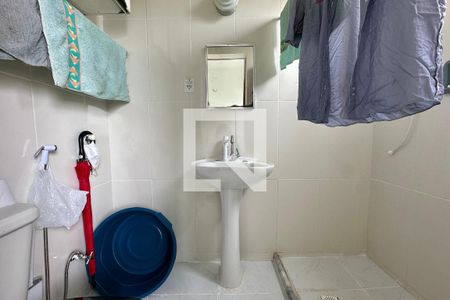 Banheiro de kitnet/studio para alugar com 1 quarto, 30m² em Laranjeiras, Rio de Janeiro