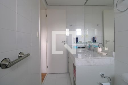 Apartamento à venda com 267m², 4 quartos e 4 vagasBanheiro da suíte 2