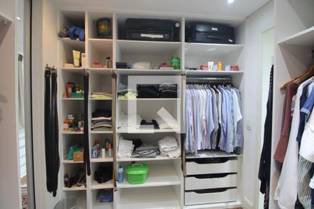 Apartamento à venda com 267m², 4 quartos e 4 vagasCloset da suíte 1