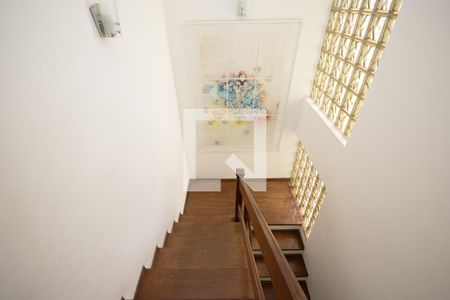 Casa à venda com 250m², 3 quartos e 4 vagasEscada