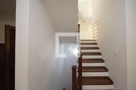 Casa à venda com 250m², 3 quartos e 4 vagasEscada