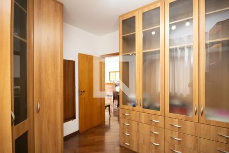 Casa à venda com 250m², 3 quartos e 4 vagasCloset