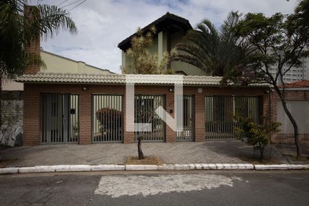 Casa à venda com 250m², 3 quartos e 4 vagasFachada 2