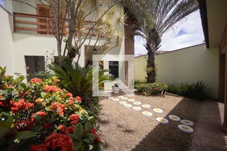 Casa à venda com 250m², 3 quartos e 4 vagasQuintal