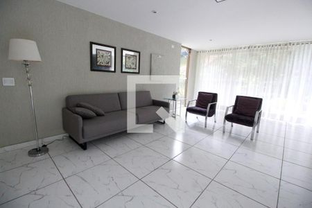 Apartamento à venda com 70m², 2 quartos e 2 vagasHall social