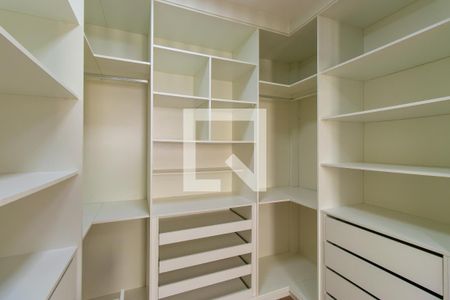Apartamento para alugar com 59m², 2 quartos e 1 vaga Apartamento para alugar com 59m², 2 quartos e 1 vagaCloset do Quarto 1