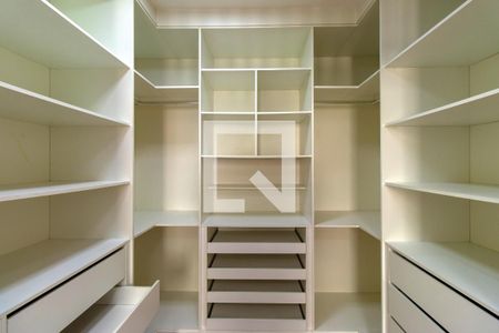 Apartamento para alugar com 59m², 2 quartos e 1 vaga Apartamento para alugar com 59m², 2 quartos e 1 vagaCloset do Quarto 1