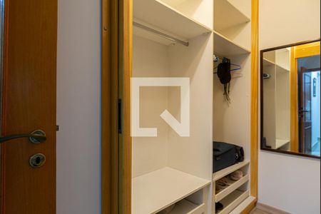 Apartamento à venda com 180m², 3 quartos e 1 vagaCloset do Quarto 2