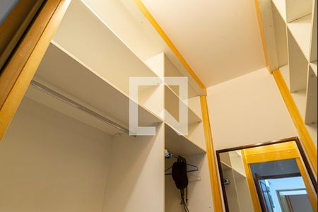 Apartamento à venda com 180m², 3 quartos e 1 vagaCloset do Quarto 2