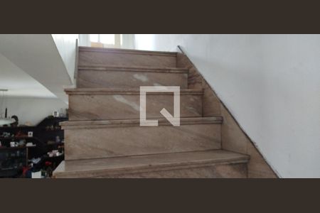 Casa para alugar com 180m², 3 quartos e 3 vagasEscada